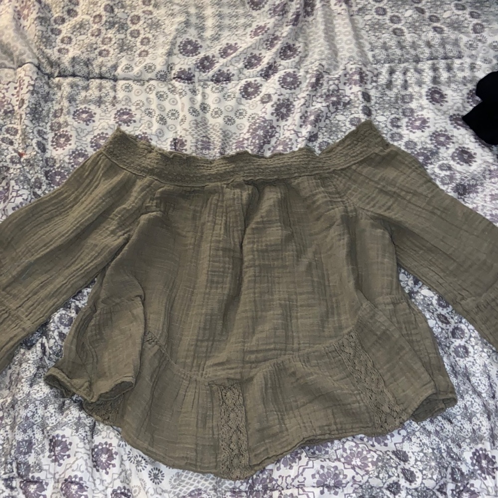 American eagle off the shoulder shirt